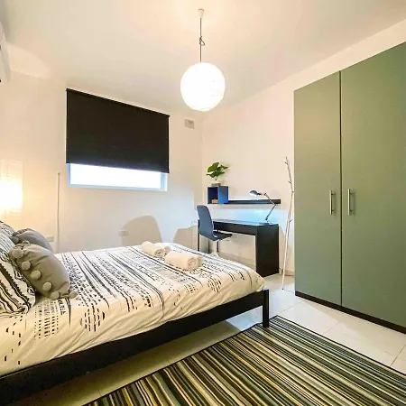 Lejlighed Modern & Spacious 3 Double Bedroom Santa Vennera
