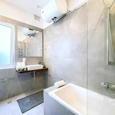 Διαμέρισμα Modern & Spacious 3 Double Bedroom Santa Vennera