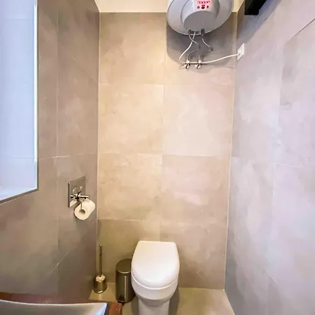 Modern & Spacious 3 Double Bedroom *
