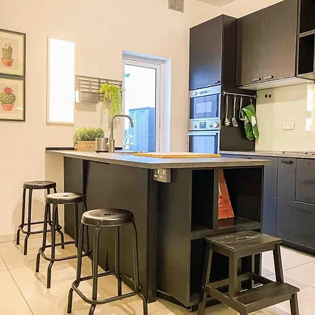 Διαμέρισμα Modern & Spacious 3 Double Bedroom Santa Vennera