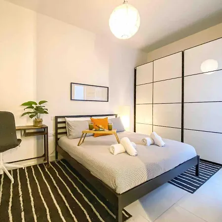 Modern & Spacious 3 Double Bedroom *