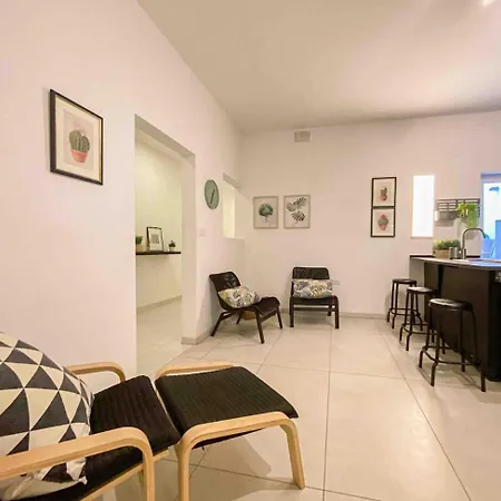 Апартаменты Modern & Spacious 3 Double Bedroom *