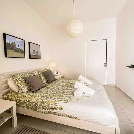 Διαμέρισμα Modern & Spacious 3 Double Bedroom Santa Vennera