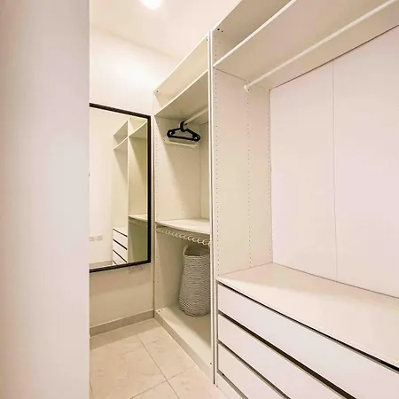 Modern & Spacious 3 Double Bedroom Апартаменты Santa Vennera