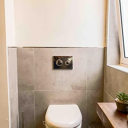 Διαμέρισμα Modern & Spacious 3 Double Bedroom *