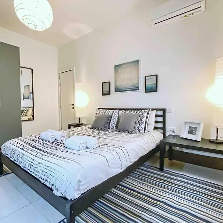 Modern & Spacious 3 Double Bedroom Апартаменты Santa Vennera