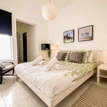 Modern & Spacious 3 Double Bedroom * Santa Vennera