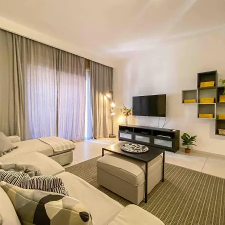 Modern & Spacious 3 Double Bedroom *