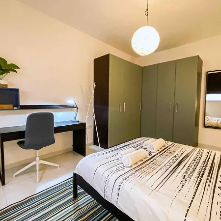 Διαμέρισμα Modern & Spacious 3 Double Bedroom *