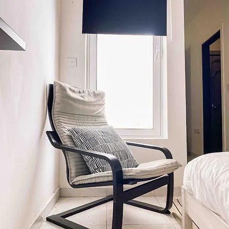 Modern & Spacious 3 Double Bedroom *